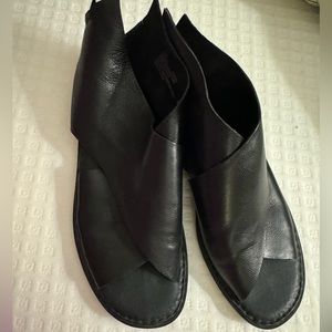 Born - size 10 - Black Leather Sandals